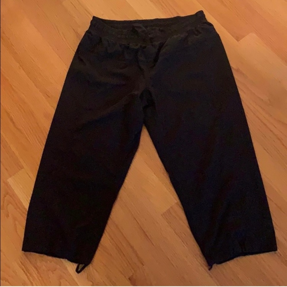 Lululemon size 8 crop